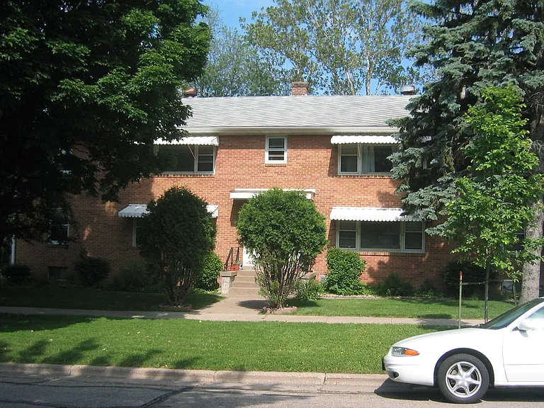 401 Berwyn Dr — Photo 2