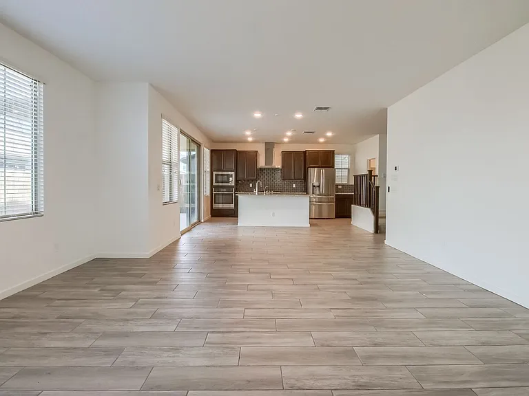 1362 W Crane Dr — Photo 4