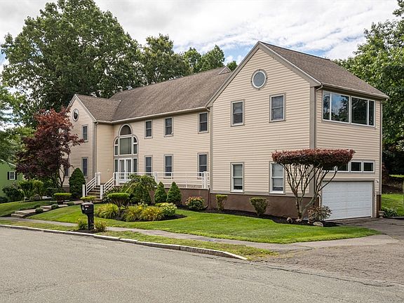 4th image of 27 Emily Ln