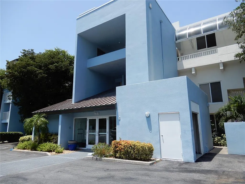 2 bed, 2.0 bath, 1255 sqft, $4,300 — Photo 2