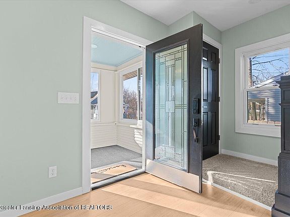 4th image of 920 Clyde St