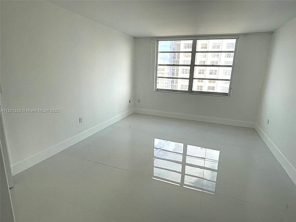 4th image of 2780 NE 183rd St APT 2004