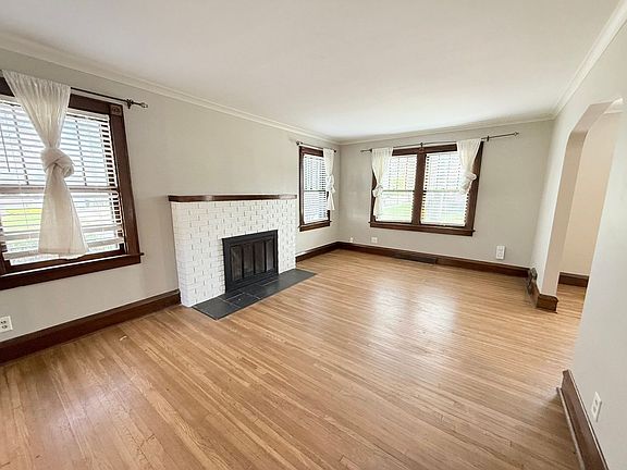 2nd image of 523 S Florence Ave