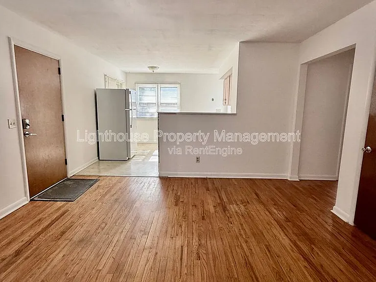 2118 Woodbine Ave — Photo 5