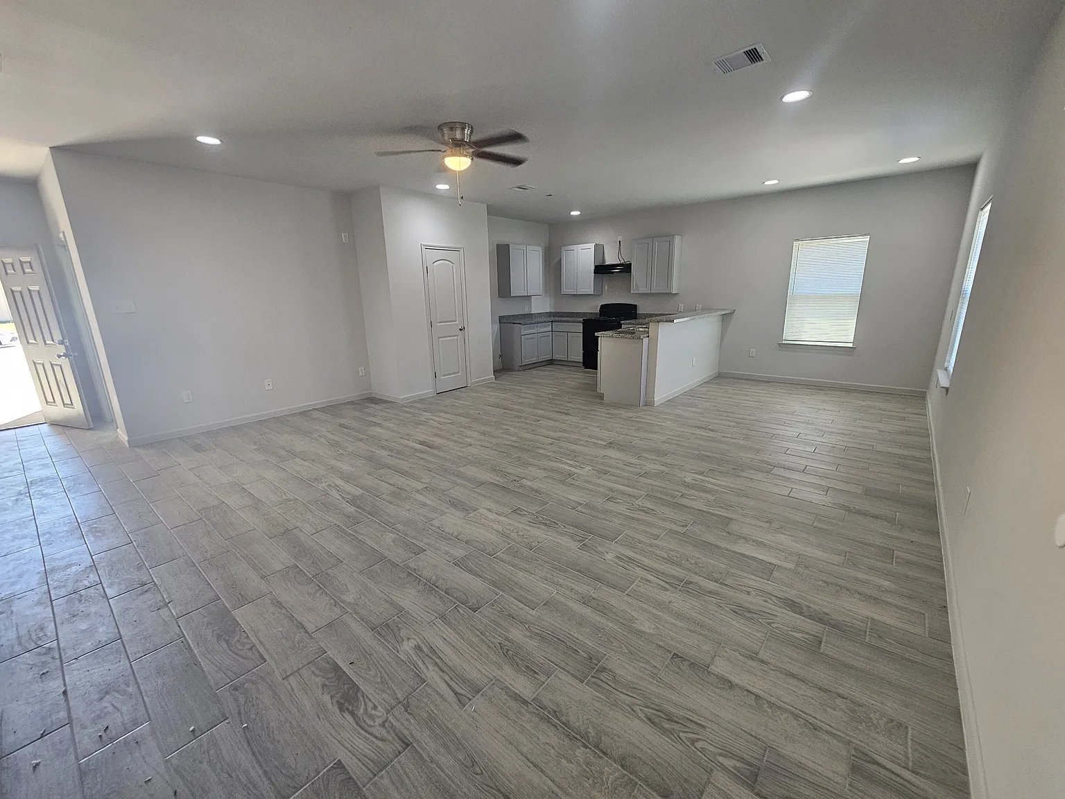 4 bed, 1869 sqft, $2,200 — Photo 3