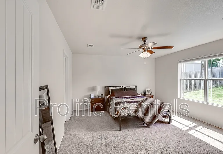 5102 Screaming Eagle Cir — Photo 17