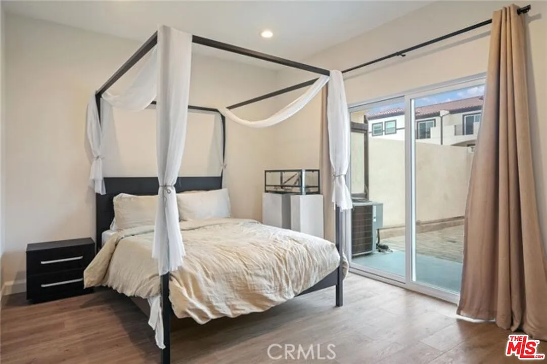 4 bed, 3.5 bath, 2200 sqft, $5,600 — Photo 4