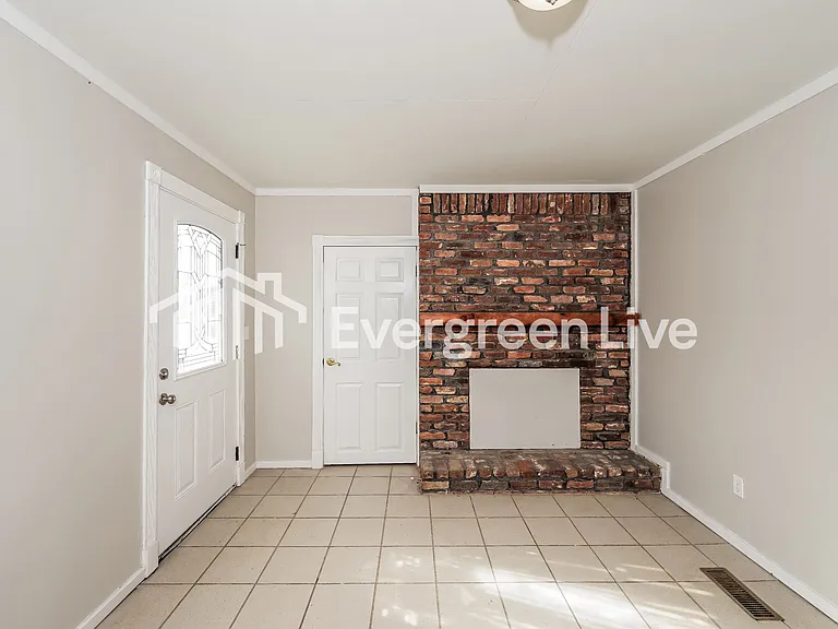 2708 7th St NE — Photo 2
