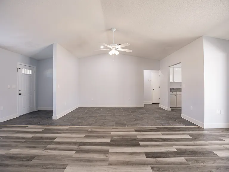 11065 Waterford Ave — Photo 22