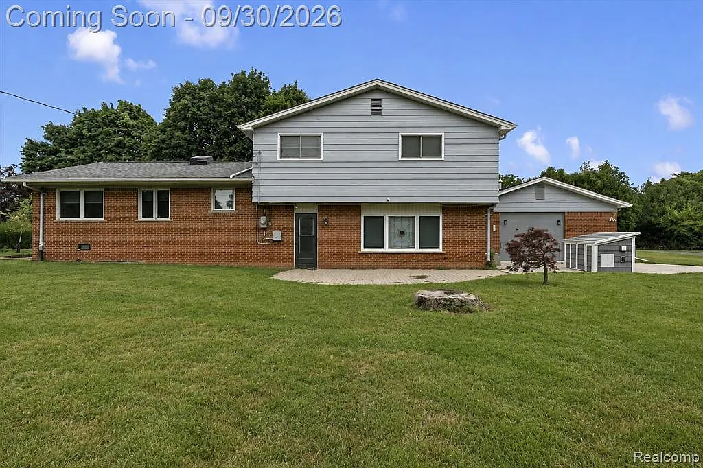 5 bed, 3.0 bath, 2391 sqft, $4,250 — Photo 2