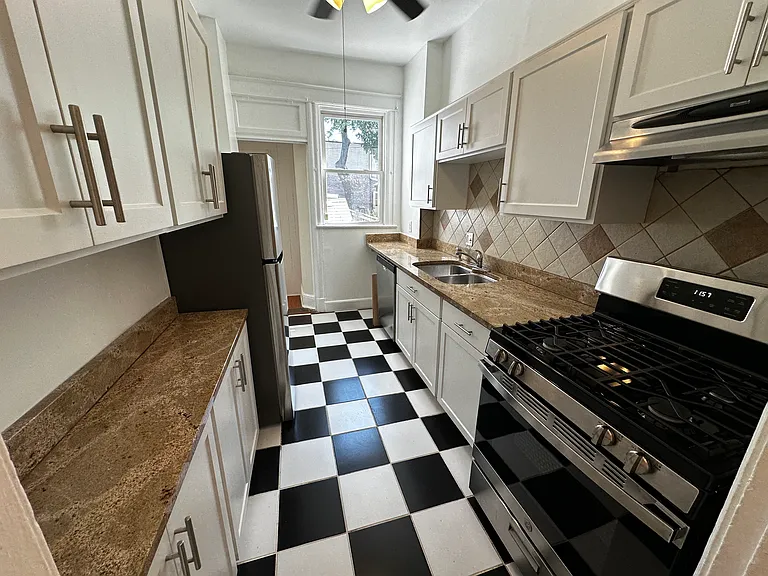 1223 F St NE — Photo 15
