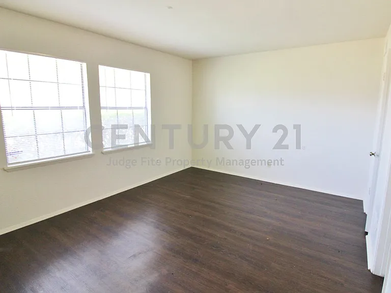 405 Pogue St — Photo 6