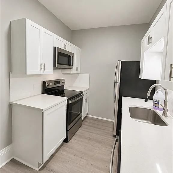 1049 Pleasant St #4 — Photo 6