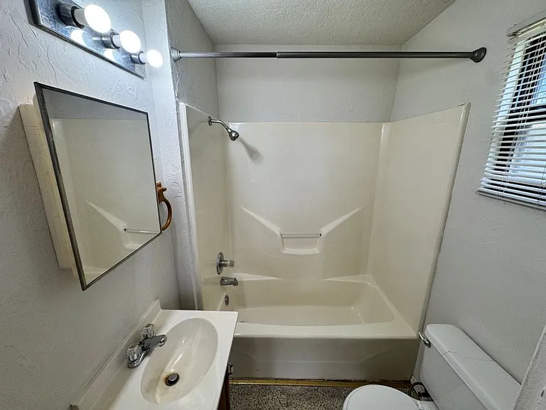 1607 S Jenkins Ave — Photo 8