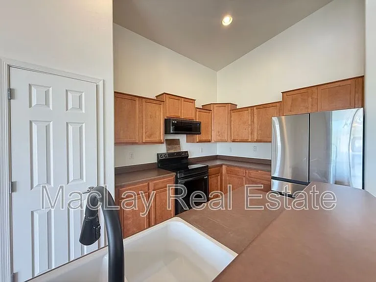 8311 S 23rd Pl — Photo 6