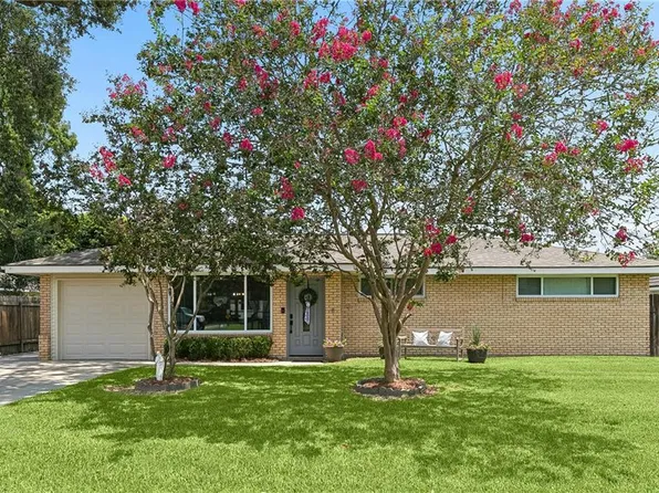 109 Vernon St, Belle Chasse, LA 70037