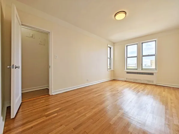 3626 Kings Highway image 3 of 9