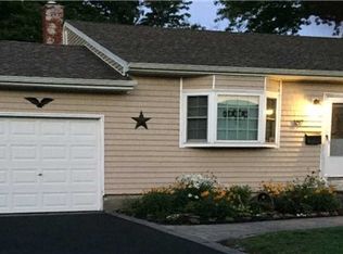 187 Bayview Ave, Bayport, NY 11705