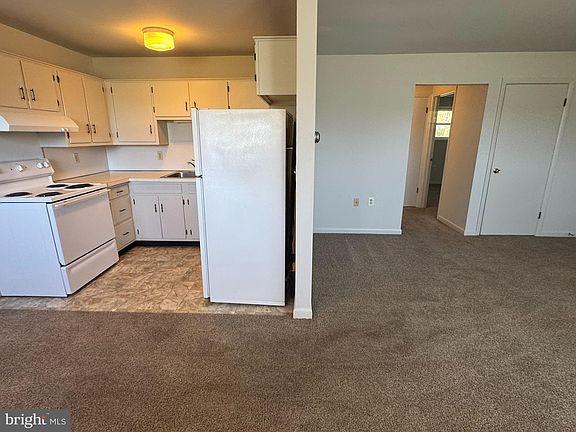 5th image of 3876 Shadywood Dr #8