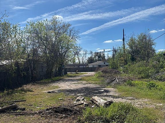 4th image of 3401 Mohawk St