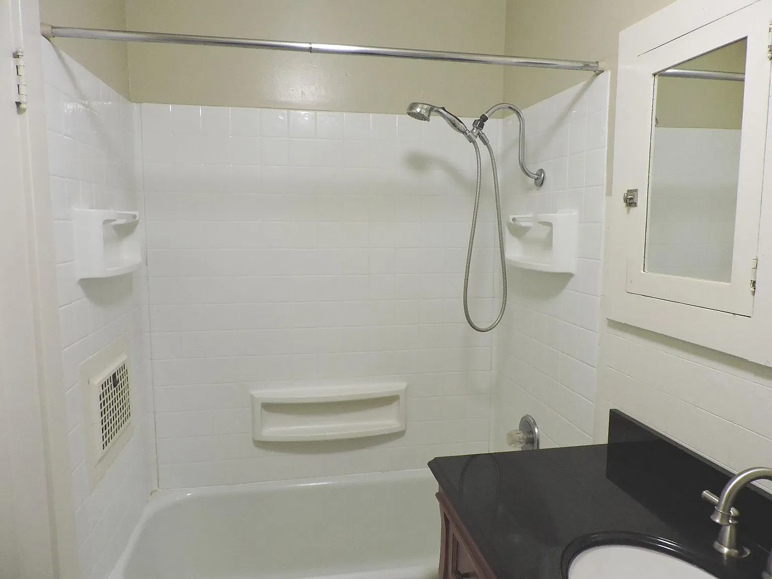 1 bed, 1000 sqft, $1,995 — Photo 2