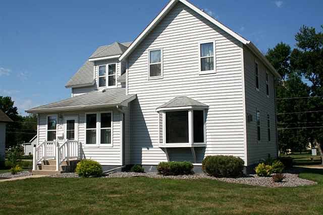 1st image of 404 S 11th St