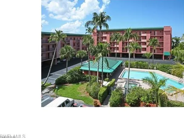 807 River Point Dr APT 101D, Naples, FL 34102