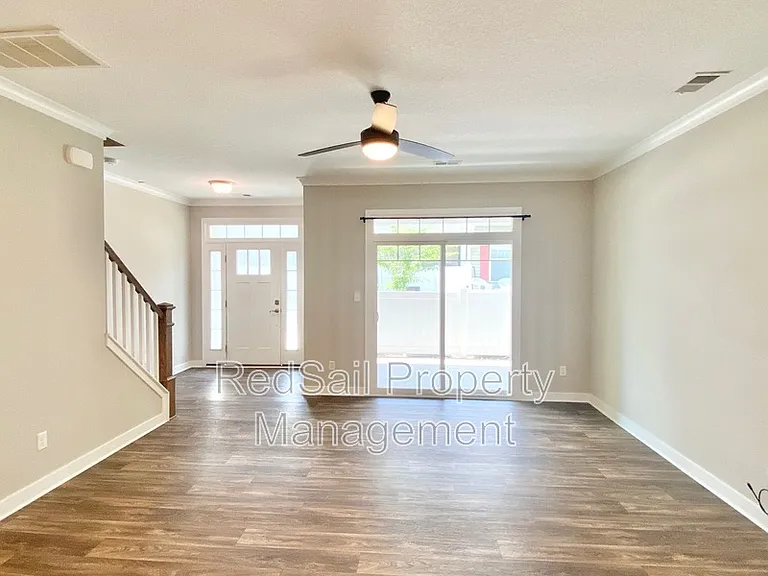 1008 Celia Ct — Photo 5