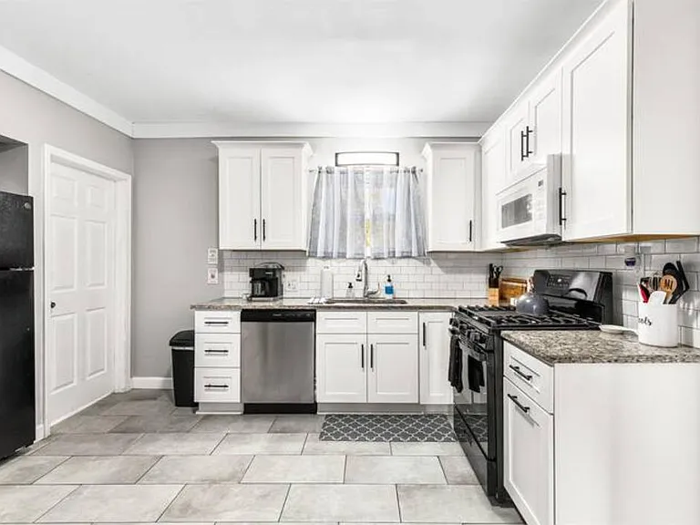 278 Euclid St #3BR — Photo 17
