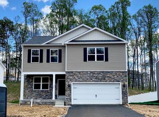 326 Dye Ln, Morgantown, WV 26501