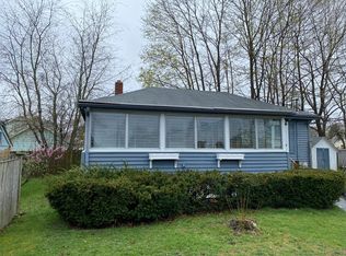 109 Alfred Drowne Rd, Barrington, RI 02806