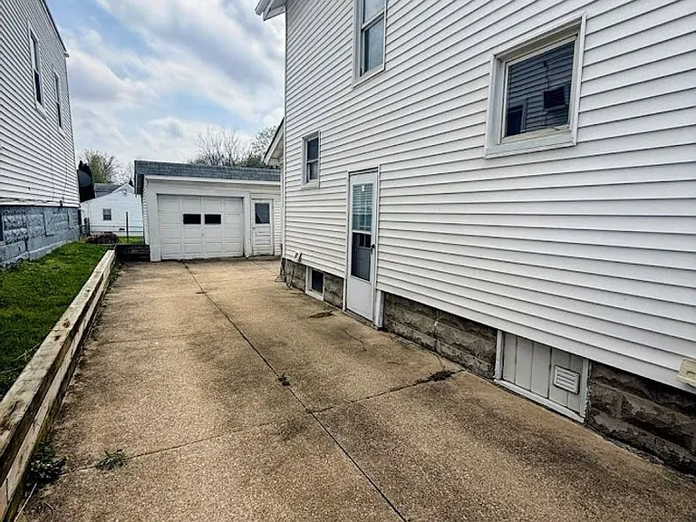 36 W Wilbeth Rd — Photo 14