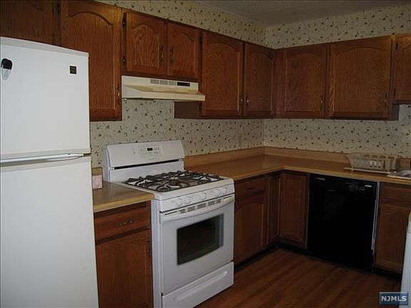 5th image of 221 Ringwood Ave #A21