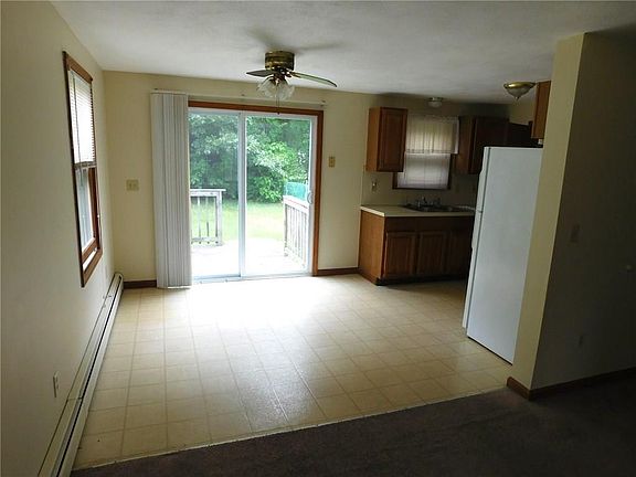 4th image of 138 Pinegrove Ave