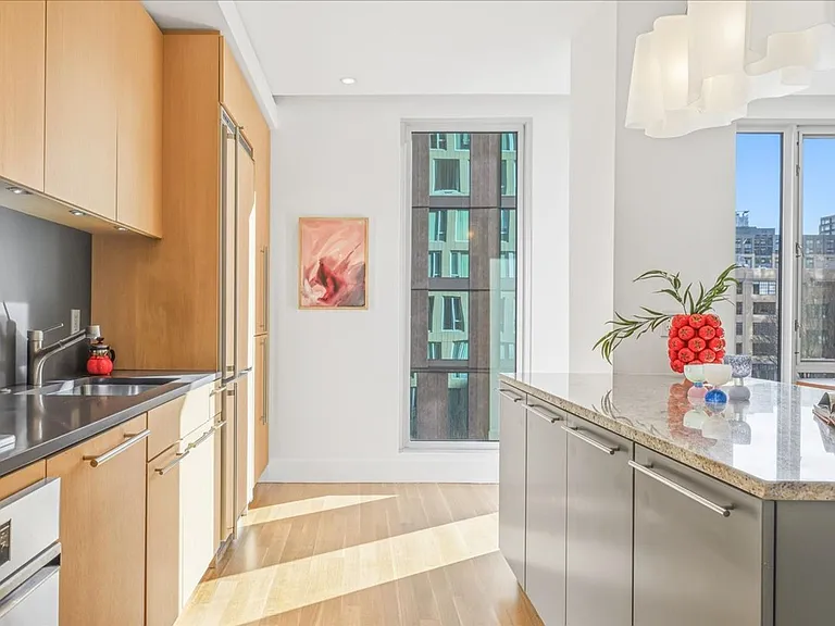 937 NW Glisan St #435 — Photo 11