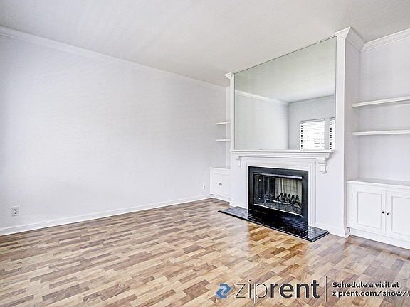 Large, Spacious Living Room