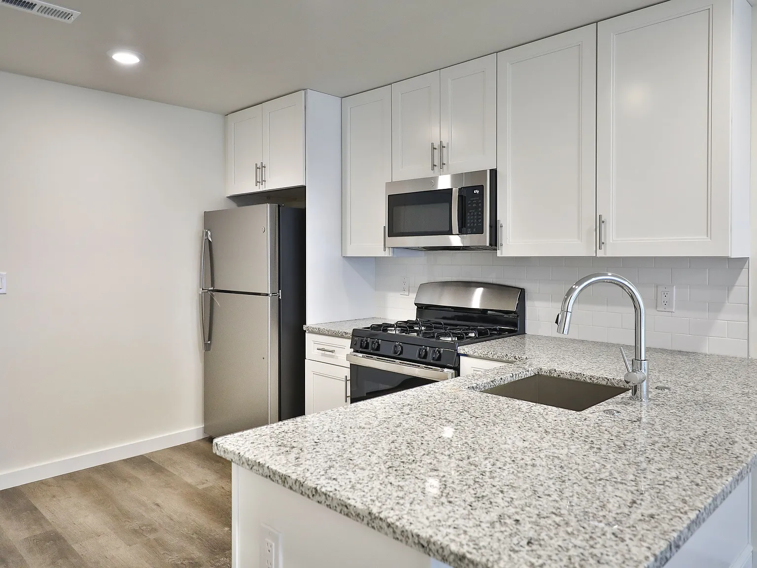 2 bed, 1470 sqft, $2,170 — Photo 2