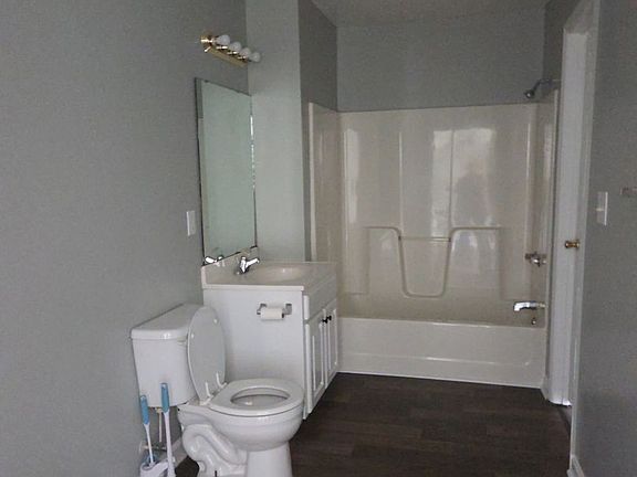 3rd image of 123 Keyport Ct #127