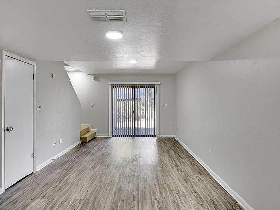 5th image of 915 SW 61st St APT C