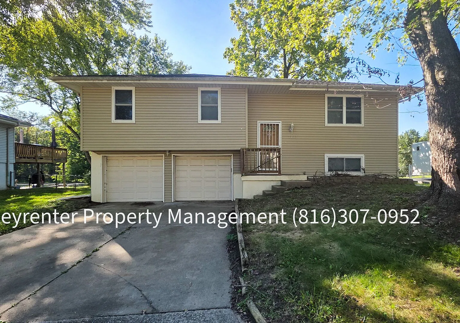 Welcome to 1407 SE 19th Street in Oak Grove, Missouri! — Photo 1