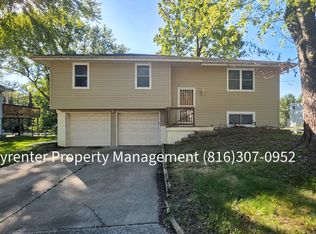1407 SE 19th St, Oak Grove, MO 64075