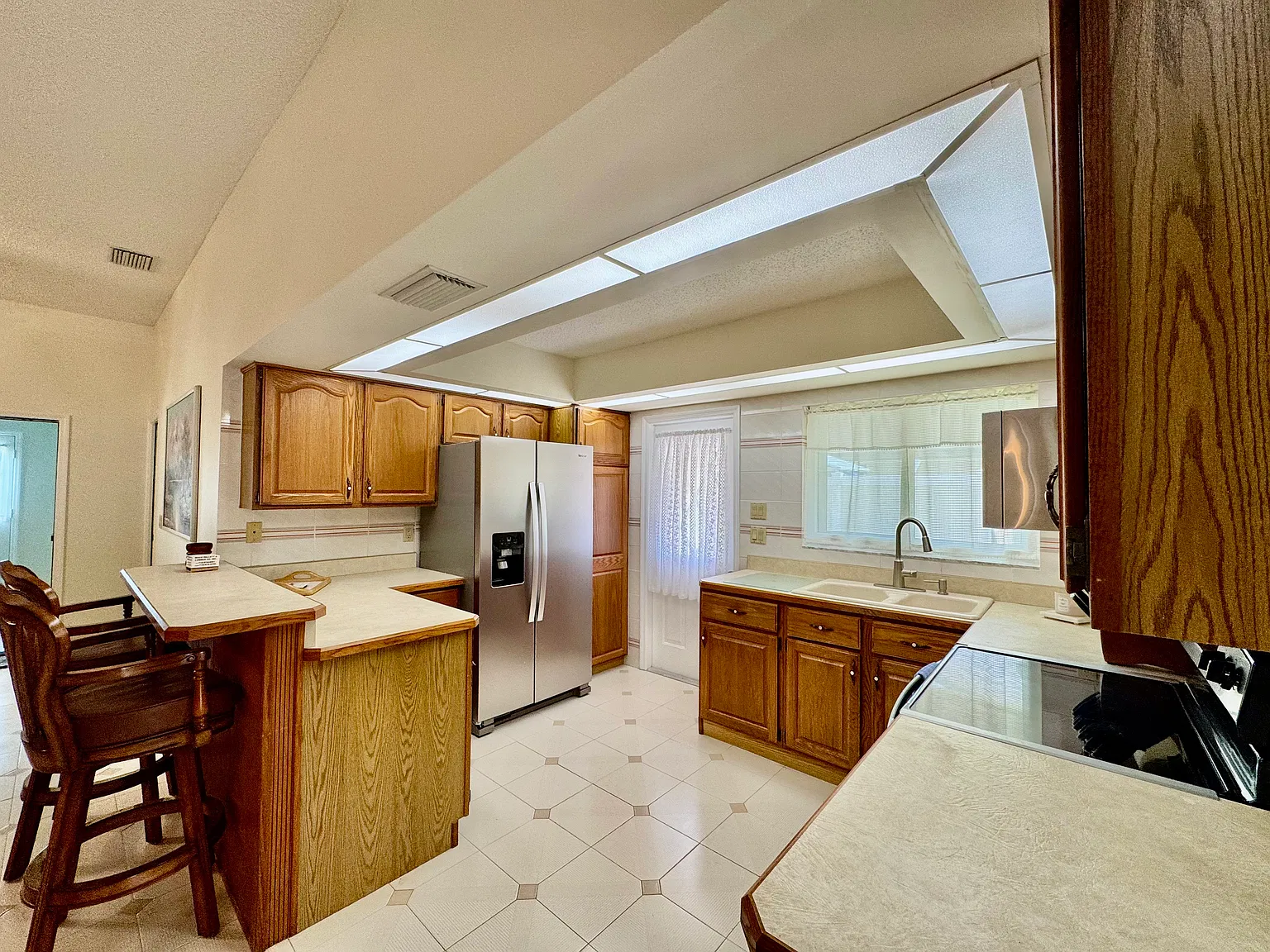 3 bed, 1716 sqft, $1,750 — Photo 2