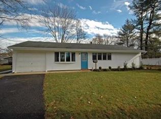 13 Beryl Ct, Kendall Park, NJ 08824