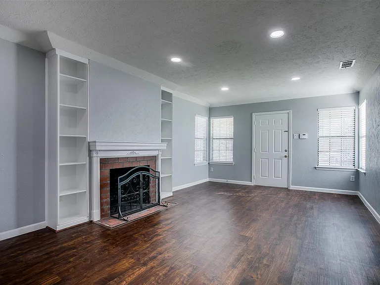 7619 Morton St — Photo 5
