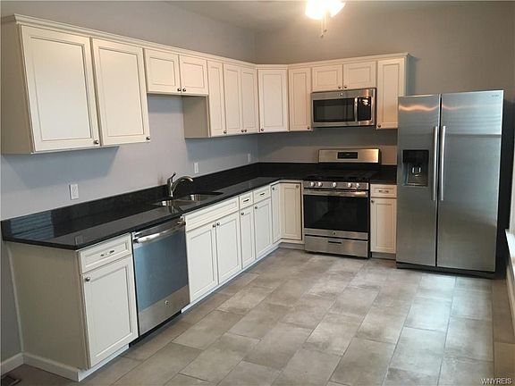 5th image of 155 Oxford Ave