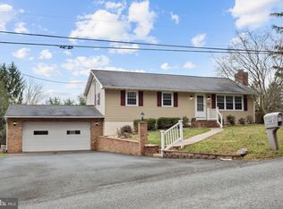 570 Blue Lake Rd, Denver, PA 17517