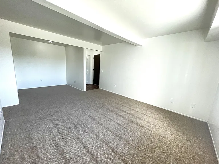 Windsor Place Apartments — Photo 144