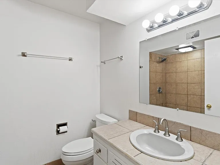 9041 N Rexleigh Dr — Photo 11