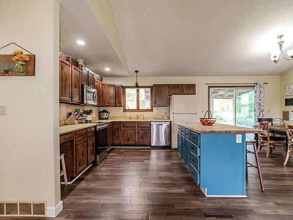 5th image of 723 Oakhill Dr