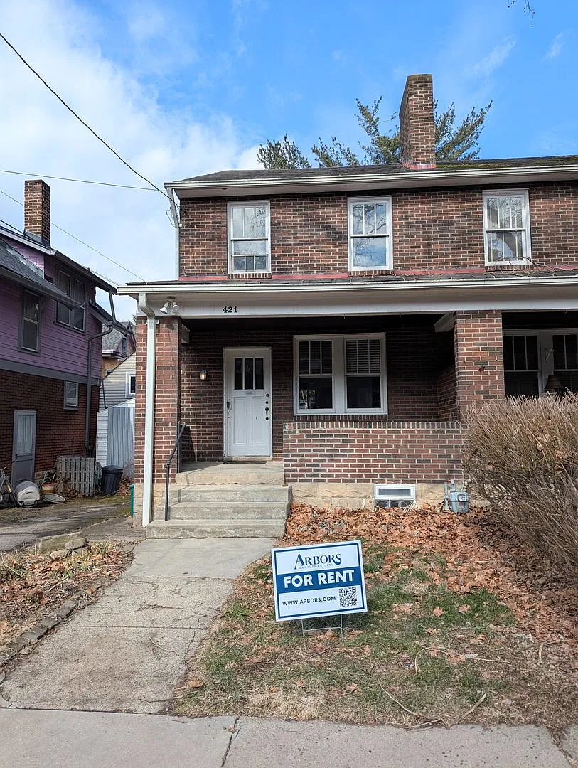 3 Bedroom 1 Bathroom Left Side Duplex (Regent Square) — Photo 1